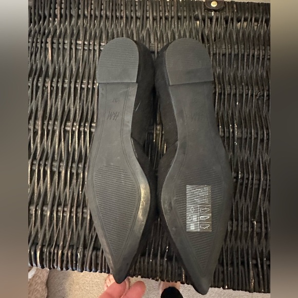 Women’s Suede Pointed Toe Flats - Picture 4 of 5